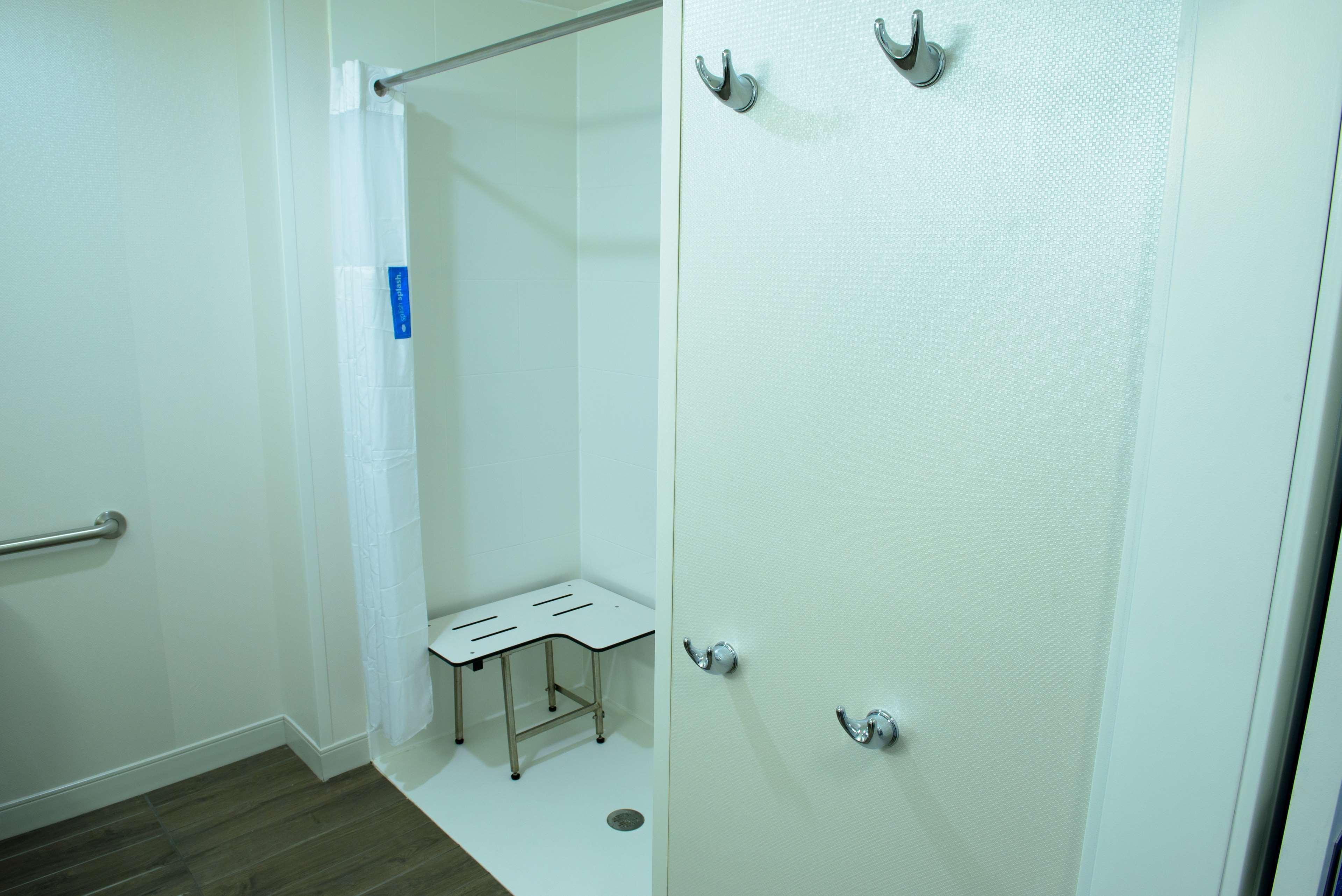 Hotel Hampton & Bay Bay City